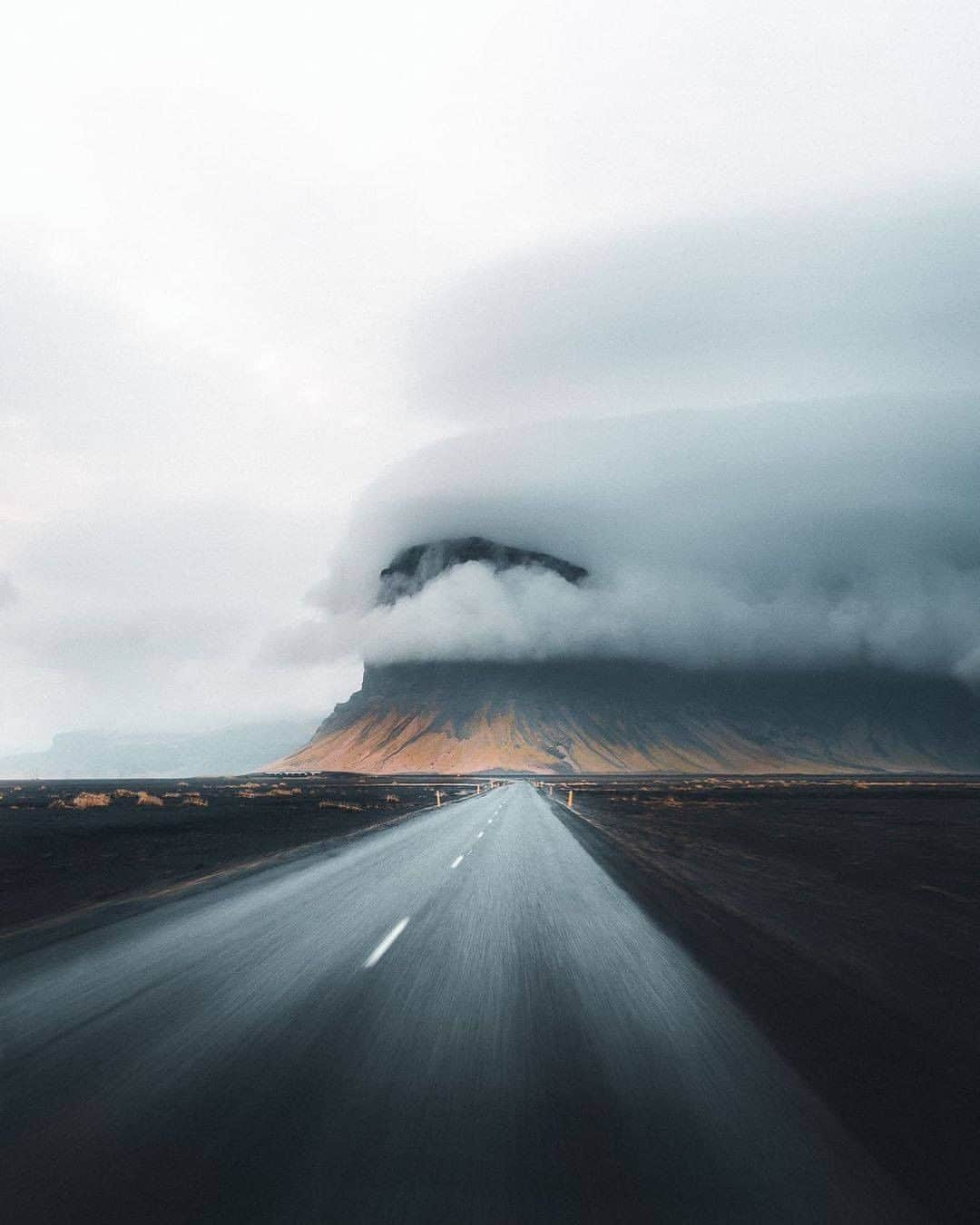 Discover Earthさんのインスタグラム写真 - (Discover EarthInstagram)「A stunning mountain wrapped by the clouds in Iceland's famous Golden Circle ! "I’ve driven past here over 300 times, and only once did it ever dress up for me like this"  #discovericeland🇮🇸 with @norrisniman  . . . . .  #iceland  #everydayiceland  #igersiceland  #inspiredbyiceland  #icelandair  #wheniniceland ​#reykjavik  #mystopover  #ig_iceland  #icelandtravel  #visiticeland  #icelandic  #whyiceland  #exploreiceland  #hiking  #hike  #trekking  #mountainlife  #outdoor  #mountaineering  #mountainview  #wilderness  #summit  #scenery  #mountain  #lake  #tree  #trees  #cloudporn」12月13日 1時00分 - discoverearth