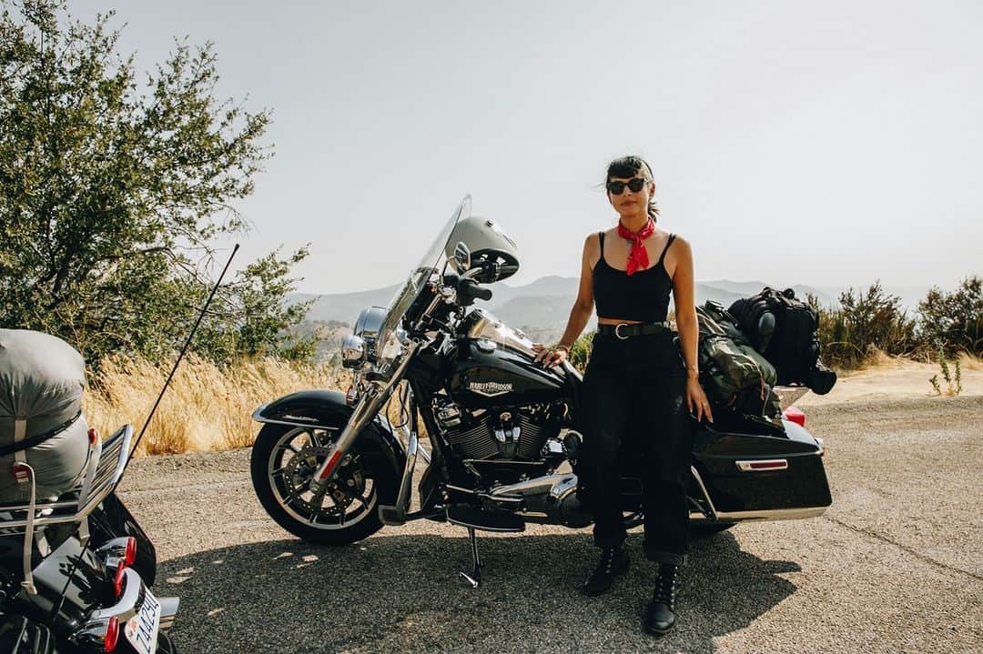 Harley-Davidsonさんのインスタグラム写真 - (Harley-DavidsonInstagram)「Queen of the Road with @Adri_Law & @EagleRider. #HarleyDavidson #RoadKing #EagleRider」12月13日 1時00分 - harleydavidson