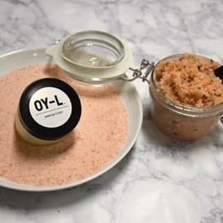 MUJI USAさんのインスタグラム写真 - (MUJI USAInstagram)「Treat yourself and others.  Give the gift of self-care this season that will keep skin moisturized, exfoliated, and healthy! Andrea, founder of @oylnatural, will demonstrate how to make your own DIY salt scrubs in the next MUJI Virtual Workshop.  Register via link in bio.」12月13日 1時00分 - mujiusa