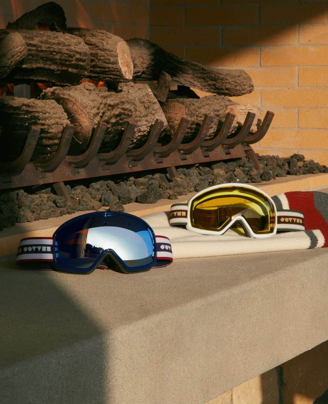 のインスタグラム：「Hit the slopes in style with the new après ski colors of the OP Aspen Goggle. Our luxury goggle features interchangeable lenses, a mirror lens for sunny days and a yellow lens for cloudy and snowy days.」