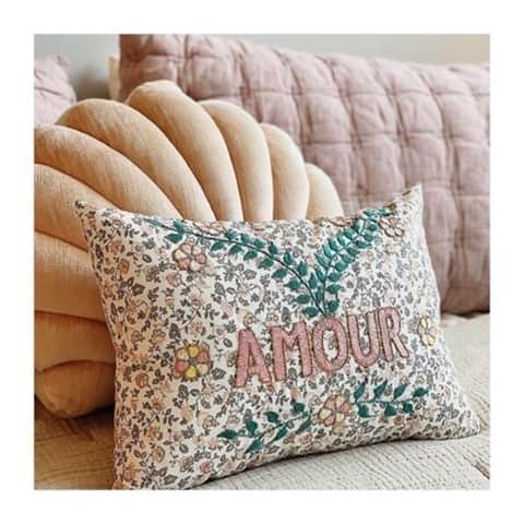 マッタのインスタグラム：「Home sweet home 💛⁠ We’ve experienced that more this year than ever ✨⁠ To celebrate our homes this holiday season we have beautiful adornments for all our sacred spaces + we’re offering *free ground shipping for domestic orders this weekend! ⁠ ⁠ ...seen here a one of a kind @ondine_csao Pillow...link in bio for more ⁠ *for orders over $200⁠ Repost from @lescoop」