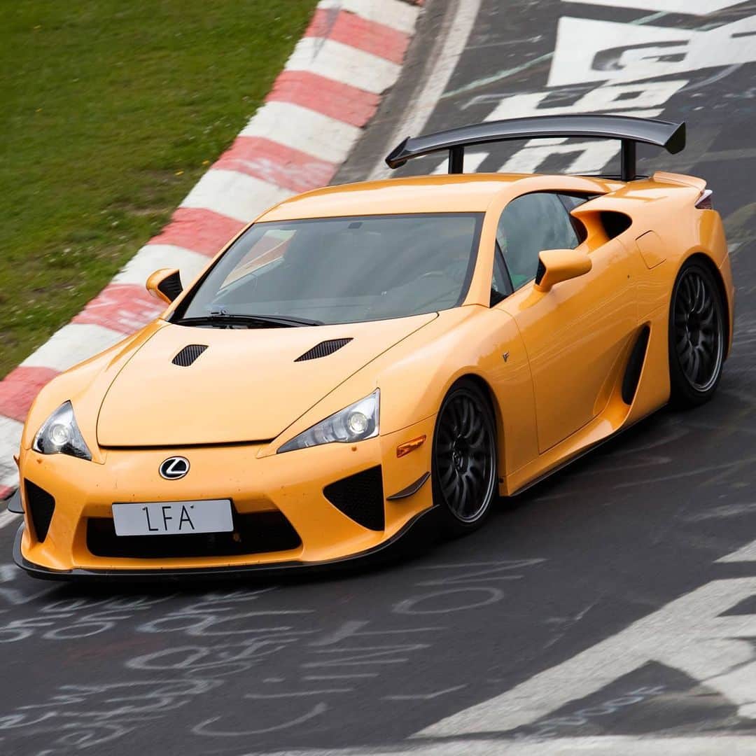 Lexus UKさんのインスタグラム写真 - (Lexus UKInstagram)「Do you have the skills to build your own #LexusLFA supercar?  Click the link in our bio and download a choice of four templates.  We can't wait to see your finished model. Share it on Instagram and tag @LexusUK.  #Lexus #Design #Automotive #LexusF #LFA #Supercar #CarDesign #CarsofInstagram #V10  #Papercraft #Papercrafts #PaperModel #Paper #10DaysofLFA」12月13日 1時09分 - lexusuk