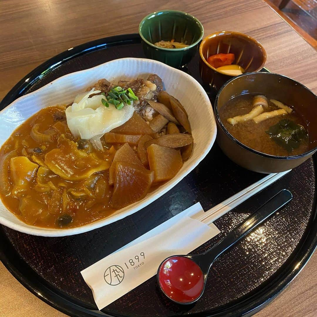 ホームランなみちのインスタグラム：「TBSラジオ 伊集院光とらじおとらじおと ぷれぜんとコーナー  神田カレーグランプリのオススメカレープレゼンでご紹介した『RESTAURANT 1899 OCHANOMIZU』のかっこ「1899出汁カレー」🍛✨ 伊集院さんが食べて下さいましたー!!! そしてカレーレポートをUPしている木谷カレーさん（@kidani_curry）のインスタで伊集院さんのコメントを頂きました!!! 嬉しいです♡😭  伊集院さんのレポート、勉強になります🥺✨ 深夜の馬鹿力でもお馴染みの木谷カレーさんのレポートも面白くてカレー欲が高まるんです🤤💗🍛 私も負けずと食べに行かなきゃ✊!!!  伊集院さん、木谷カレーさん ありがとうございました☺️✨ #伊集院光とらじおと #tbsラジオ #神田カレーグランプリ」