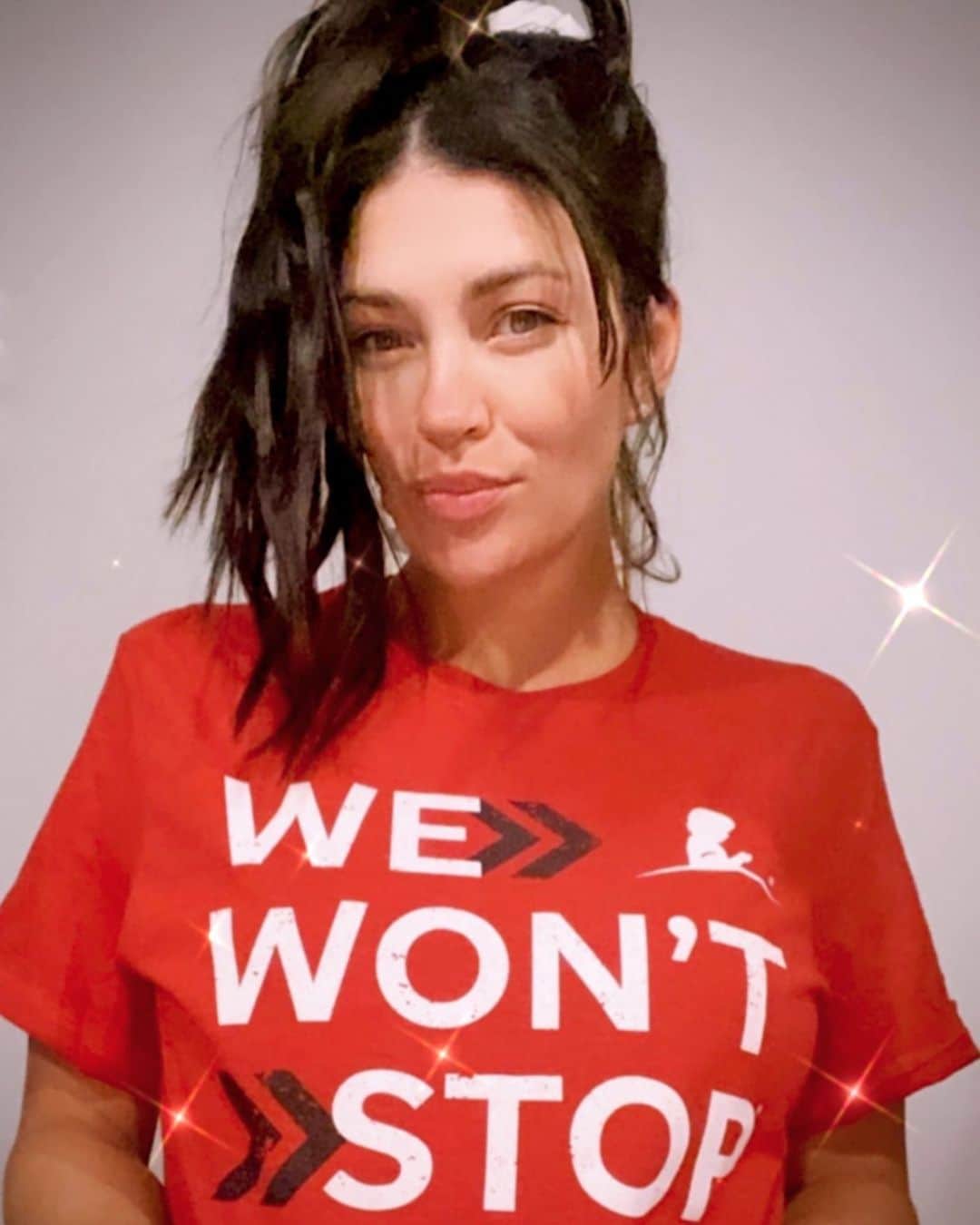 ジェシカ・ゾアのインスタグラム：「I’m proud to be supporting @StJude kids this holiday season. #StJudeWontStop until no child dies from cancer. Please join me and get your very own shirt at www.wewontstop.org」