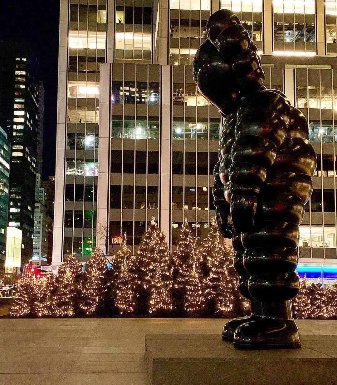 KAWSONEさんのインスタグラム写真 - (KAWSONEInstagram)「Thank you @margaretrussell ! #Repost @margaretrussell ・・・ Christmas with @kaws. The artist’s 20-ft bronze sculpture, ‘WHAT PARTY,’ installed on the plaza at the Seagram Building through the end of the year. Love this at all times of the day. . . . . #kaws #WHATPARTY #CHUM #skarsstedtgallery #seagrambuilding #rfrrealty #375parkave #seagramplaza #publicart #sculpture #newyorkcity  #christmastrees #newyorkholidays #outdoorart #christmas2020 #supportartists #supportculture」12月13日 1時31分 - kaws