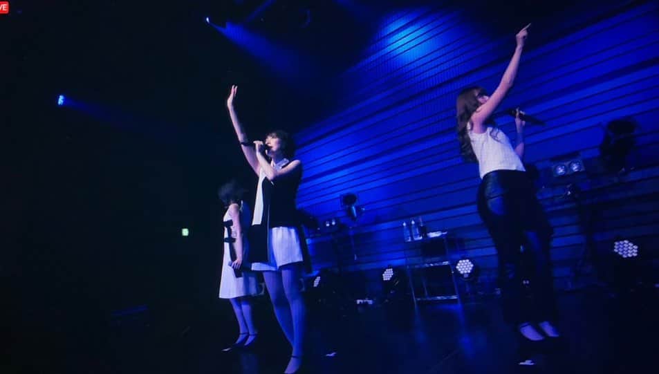 RUUNAさんのインスタグラム写真 - (RUUNAInstagram)「. . 約10ヶ月振りの ワンマンライブ💫 . みんなと同じ時間 過ごせて幸せだった☺︎  ありがとうございました！ . . #kolme #live #girls  #japan #tokyo #dance  #thankyou #love #fan」12月13日 1時45分 - ruuna_kolme