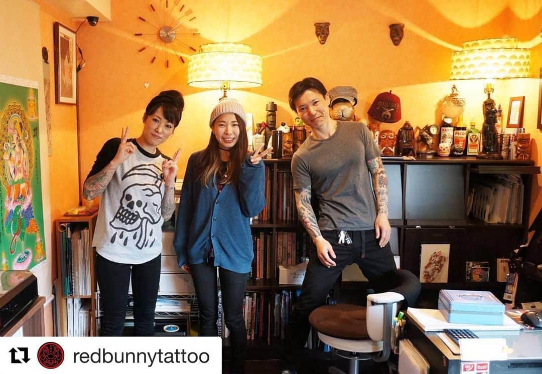 川端彰子のインスタグラム：「2017/3 推し #tattoostudio  クライマーのお友達のお店🧗🏼‍♀️ 和彫で有名な美しい女性彫師さん @akatsuki_tattooer が在籍しとります🐰⚡️ #吉祥寺　#redbunnytattoo  代表とかいろんな事情でリポストできなかったシリーズ…  #Repost @redbunnytattoo with @get_repost ・・・ 三つの星がラッキースターになってワールドカップで活躍出来ますよーに。  #redbunnytattoo #tattoostudio #tattooartist #tokyo #tattooed #tattoo #ink #irezumi #japanesetattoo #tokyotattoo #タトゥー #タトゥースタジオ #彫師 #刺青 #吉祥寺  #吉祥寺 #タトゥーデザイン」