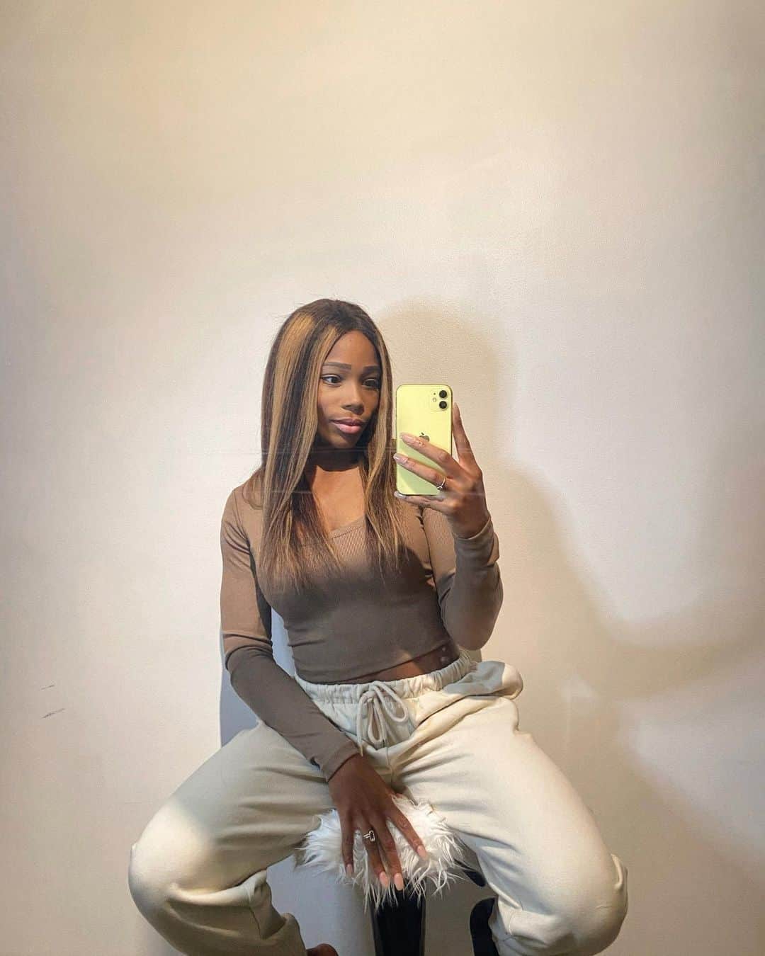 ステラ・アカクポのインスタグラム：「Nude is the new black」