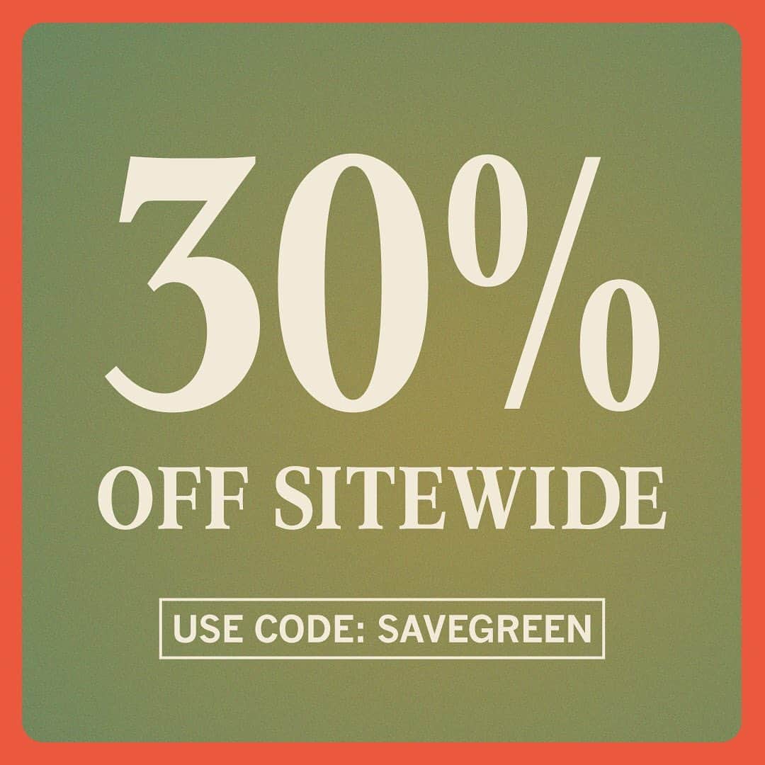 のインスタグラム：「FLASH SALE happening now. 🚨 Get 30% off all sneakers using code SAVEGREEN so that you can, you know, save some green.💸」