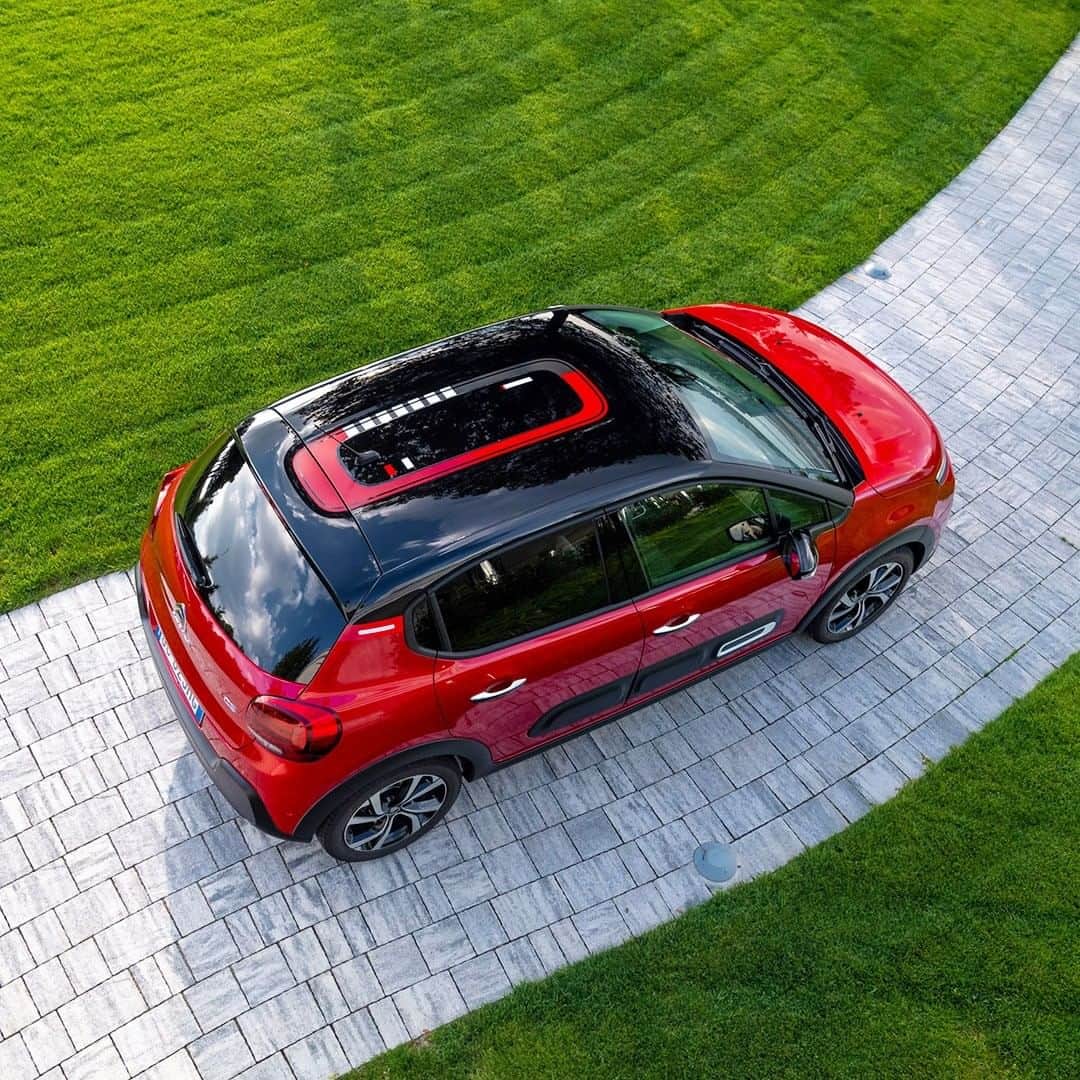 Citroënさんのインスタグラム写真 - (CitroënInstagram)「Style has reached new limits 😉  Red, Emerald or Techwood… And you, what roof sticker will you choose to personalise your New Citroën C3? #NewCitroënC3 #97CustomisationCombinations #Customisation #CitroënAdvancedComfort #Citroën #CitroënC3 #Personalised #Colour #Newcar #Lifestyle #Design #Fashion #Comfort #Instacar #Carsofinstagram #Car #Auto #Vehicle」12月13日 1時49分 - citroen