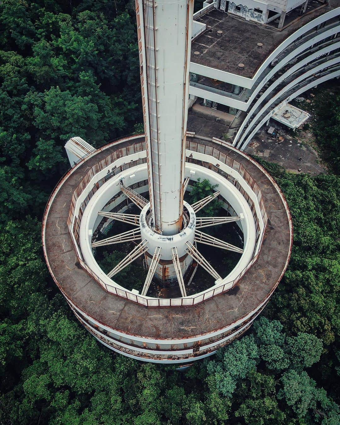 啝 （わ）さんのインスタグラム写真 - (啝 （わ）Instagram)「tower 𓆲 𓆲 𓆲 #droneoftheday #djimavicpro #djiglobal #drone #dronephotography #dronestagram #dji #topdronephotos #fromwhereidrone #wedroneasia #droneosoar #skyhilife  #japan_urbex #JJ_URBEX #made_in_decay #kf_urbandonedmasks #KINGS_ABANDONED #m3xtures #Meistershots #moodygrams #nature_takes_over #natures_reclaim #ominous_perfection #pr0ject_uno #rsa_preciousjunk #savethedecay #sfx_decay」12月13日 2時00分 - neji_maki_dori