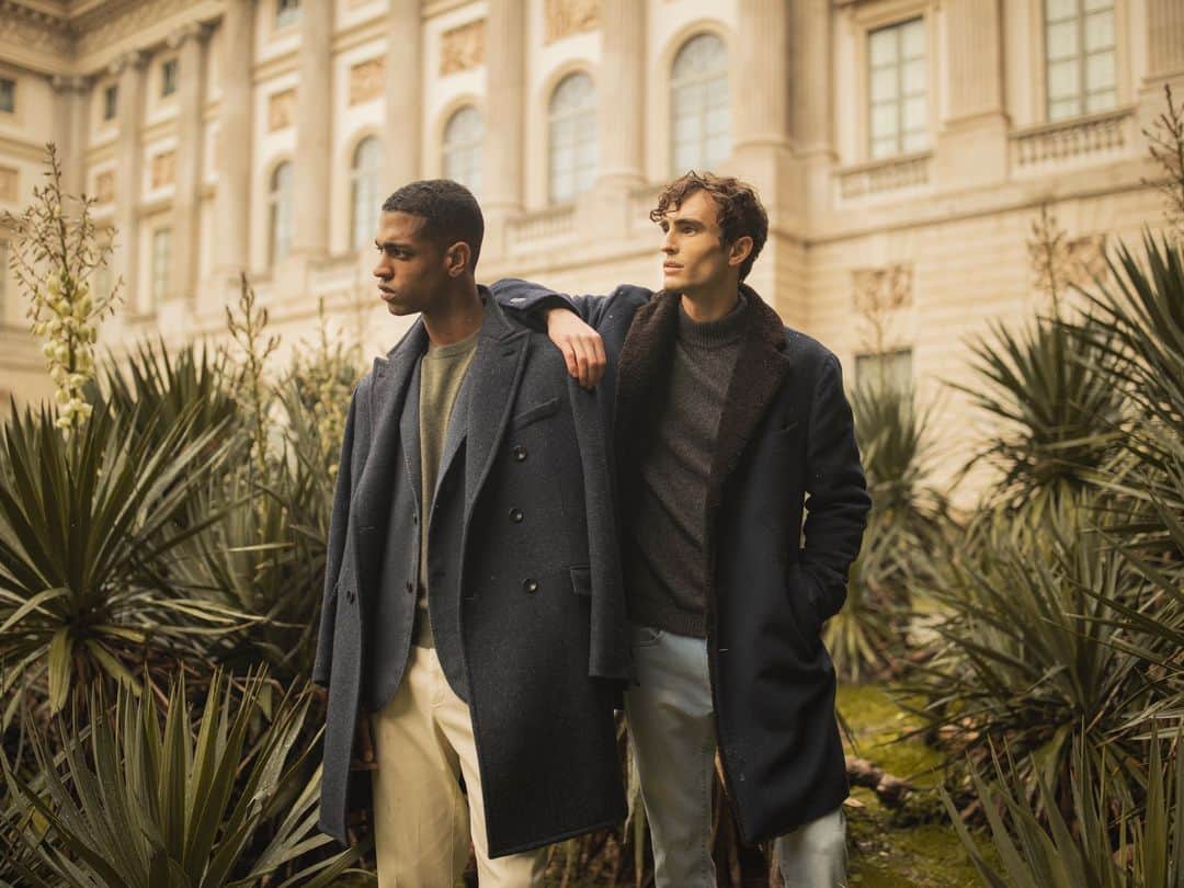のインスタグラム：「Connecting with friends has never felt more special⁣ ⁣ #Boglioli #Milano #FW2020 #VillaReale #friends #color #coat #garden」