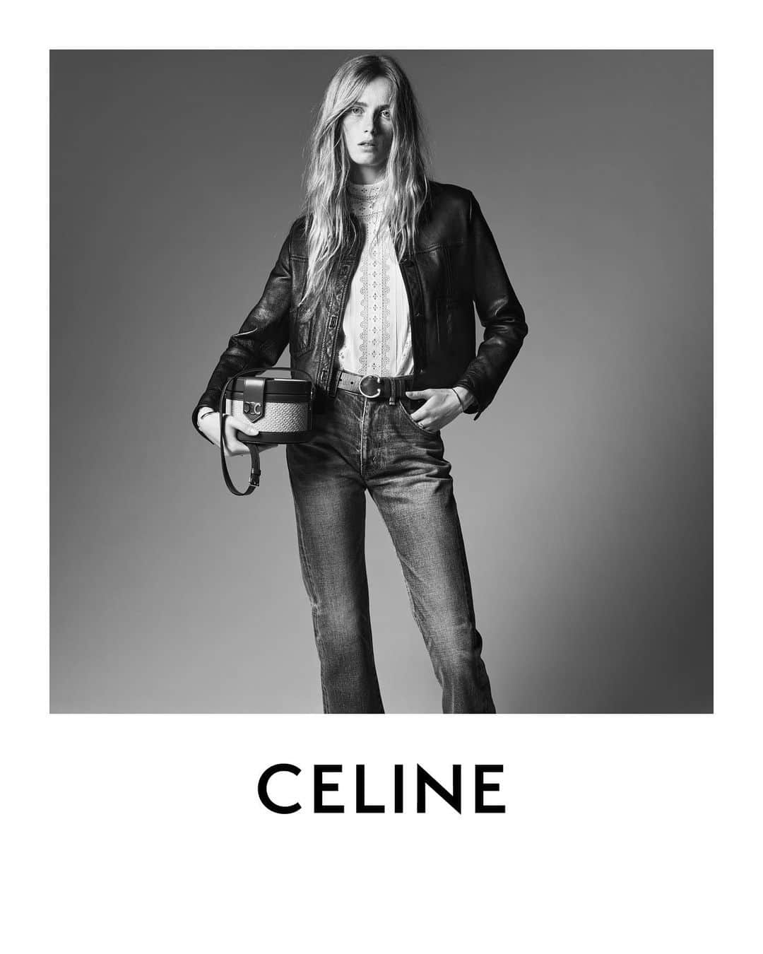 Celineさんのインスタグラム写真 - (CelineInstagram)「CELINE SPRING 21 CELINE TAMBOUR BAG IN RAFFIA    COLLECTION AVAILABLE IN STORE AND AT CELINE.COM   RIANNE PHOTOGRAPHED BY @HEDISLIMANE IN SAINT-TROPEZ IN JUNE 2020   #CELINETAMBOUR #CELINEBYHEDISLIMANE」12月13日 1時52分 - celine