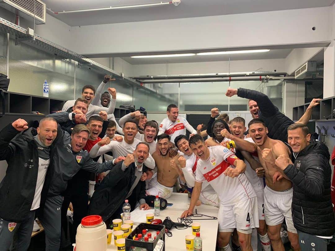 遠藤航のインスタグラム：「What a game 😍💪 5-1 against Dortmund. But next one is coming 🔜  Let’s win it again ‼️ . . #vfb #stuttgart  #bundesliga  #win #gewonnen  #team #fighter  #samurai #⚪️🔴  #wataruendo #遠藤航」