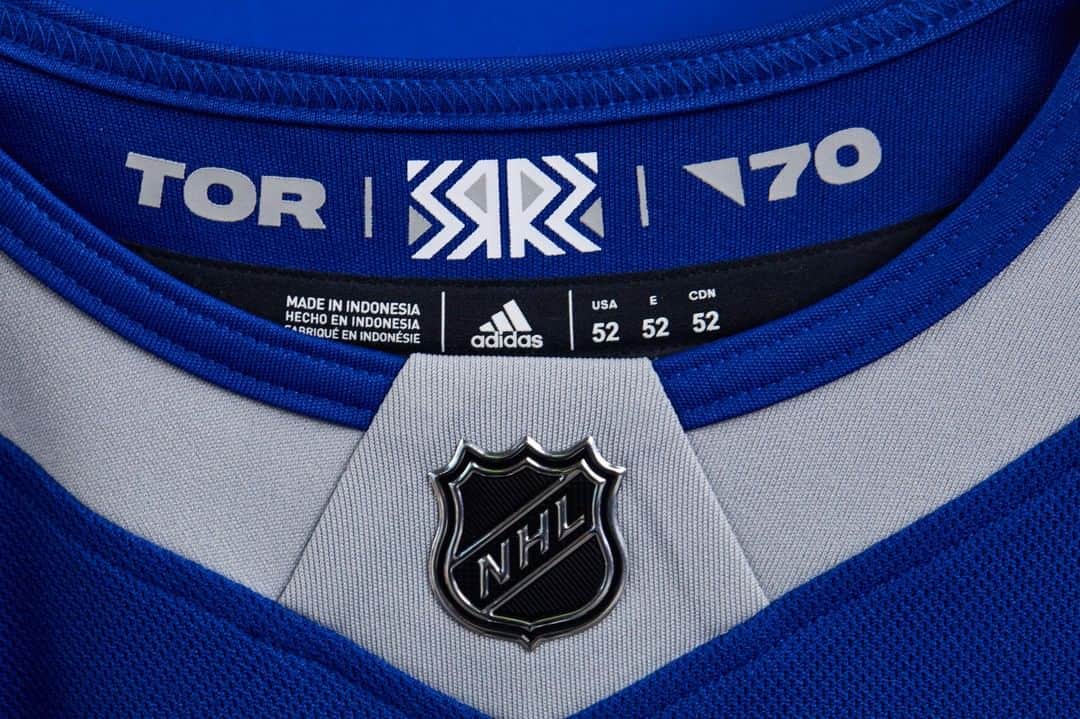 NHLさんのインスタグラム写真 - (NHLInstagram)「A nod to the past on these beautiful new @mapleleafs threads.  Shop #ReverseRetro by @adidashockey ➡️ Adidas.com/hockey & NHLShop.com」12月13日 2時05分 - nhl