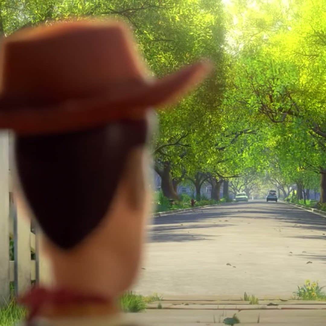 E! Onlineさんのインスタグラム写真 - (E! OnlineInstagram)「Put a finger down if the announcement for the new #BuzzLightyear movie hit you with so much nostalgia that it sent you back to the summer you left for college when this scene in #ToyStory3 shattered your world. ✊(📷:YouTube)」12月13日 2時05分 - enews