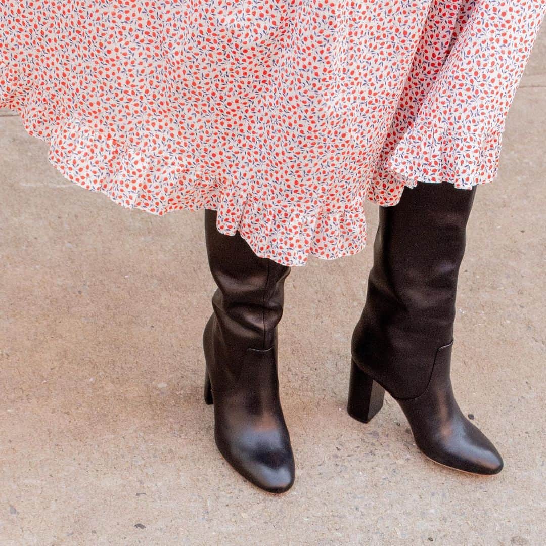 のインスタグラム：「Our signature Goldy boots 💕」