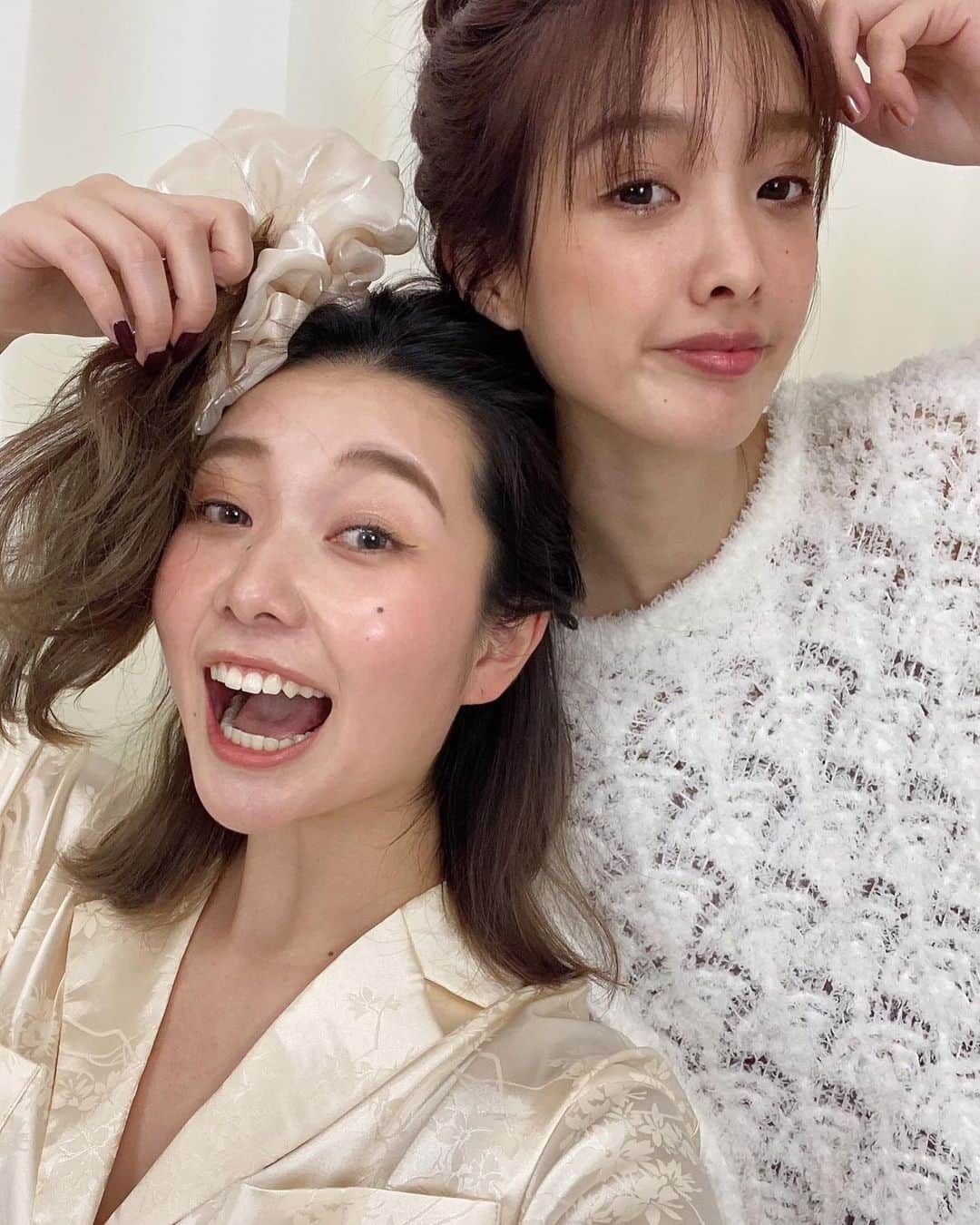 のインスタグラム：「ルームウェアの撮影は﻿ 1年ぶりに会えたみかさんとーーー♡﻿ ﻿ 昔は週5で一緒にいたのにね〜🥰﻿ 可愛いパジャマいっぱい着て﻿ 欲しいやつたくさんできたから﻿ また紹介しますー✊✨✨✨﻿ —————————————————﻿ ルームウェア詳細は@mercuryduo_chizuru ﻿ TOPのURLからチェックしてね✔」