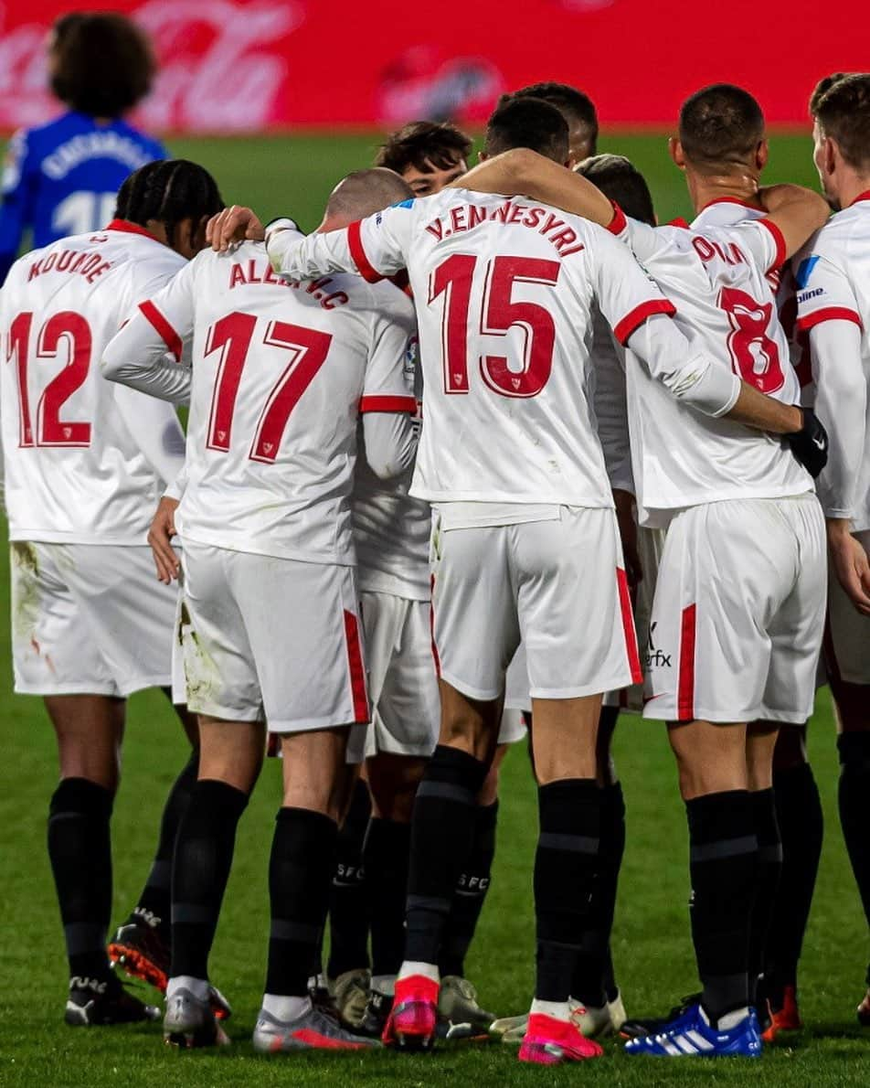 LFPさんのインスタグラム写真 - (LFPInstagram)「❤️ Celebrating LIKE A TEAM!  ❤️ ¡Celebrando EN EQUIPO!  #SevillaFC #GetafeSevillaFC #LaLiga #LaLigaSantander #Football #YouHaveToLiveIt #HayQueVivirla」12月13日 2時14分 - laliga