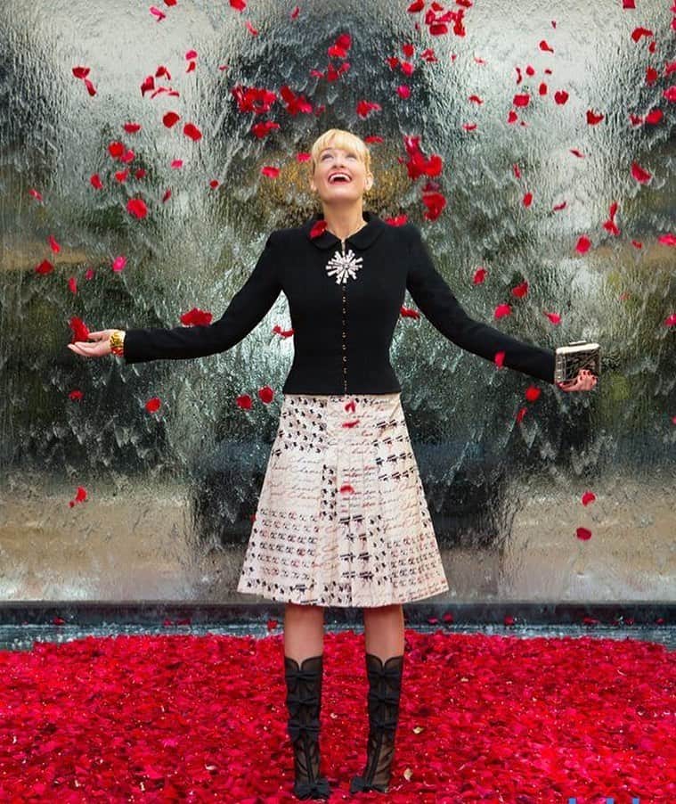 ベス・ベアーズのインスタグラム：「'tis the season! Counting down til #christmas ! @cbswatch can we go back to #Paris? @chanelofficial」