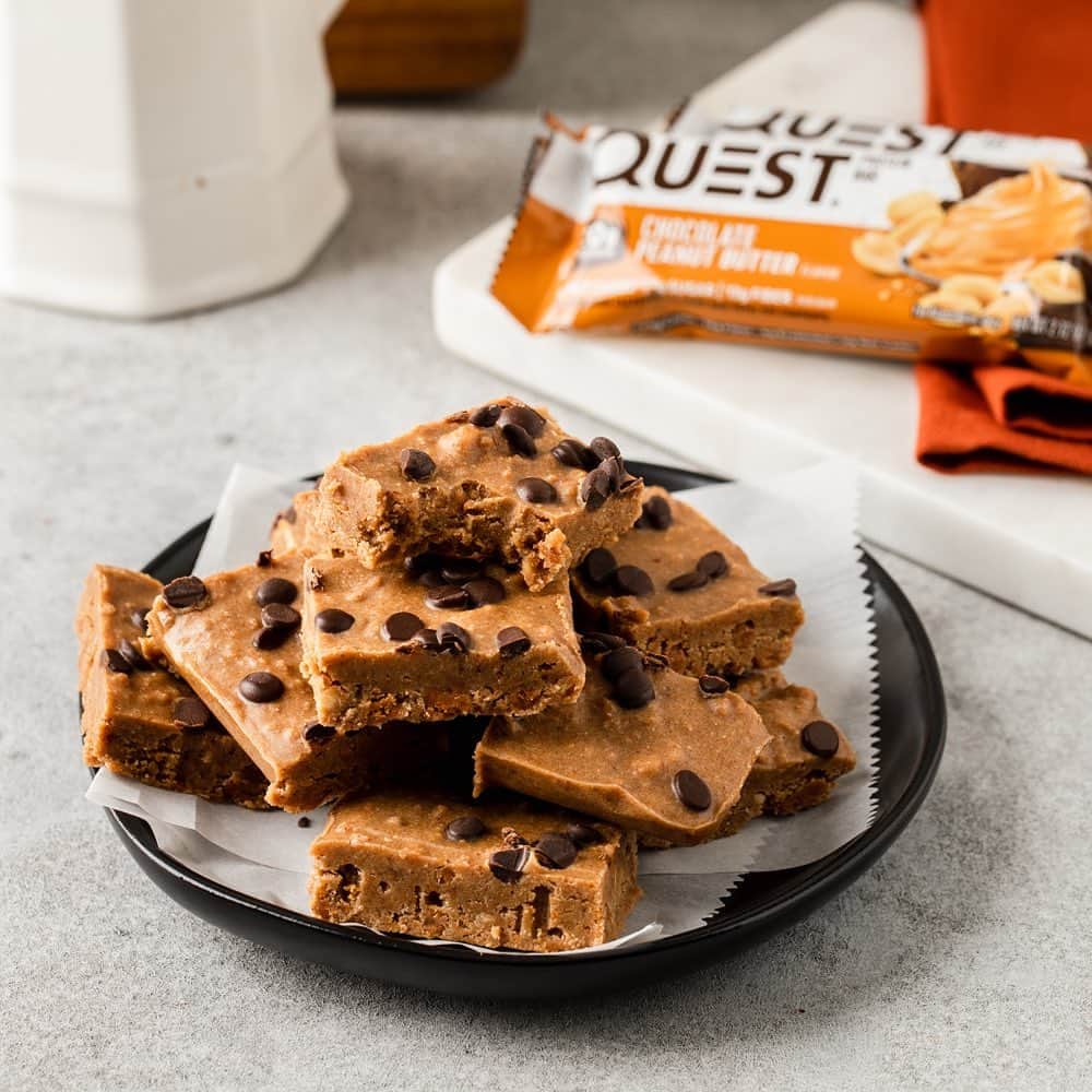 questnutritionさんのインスタグラム写真 - (questnutritionInstagram)「Questified Peanut Butter Chocolate Fudge 💯😍😋 • 👉 FULL RECIPE LINK IN BIO (swipe left from 1st card to 2nd card) 👈 • Per serving: 7g protein, 7g carb, 11g fat (3g net carbs) #OnaQuest #QuestNutrition #QuestBar #QuestBars」12月13日 2時39分 - questnutrition