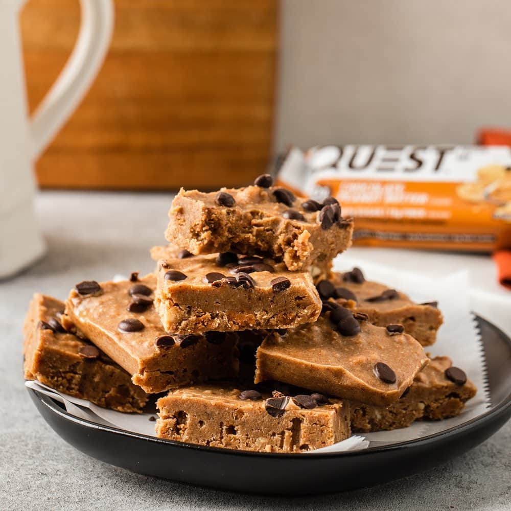 questnutritionさんのインスタグラム写真 - (questnutritionInstagram)「Questified Peanut Butter Chocolate Fudge 💯😍😋 • 👉 FULL RECIPE LINK IN BIO (swipe left from 1st card to 2nd card) 👈 • Per serving: 7g protein, 7g carb, 11g fat (3g net carbs) #OnaQuest #QuestNutrition #QuestBar #QuestBars」12月13日 2時39分 - questnutrition