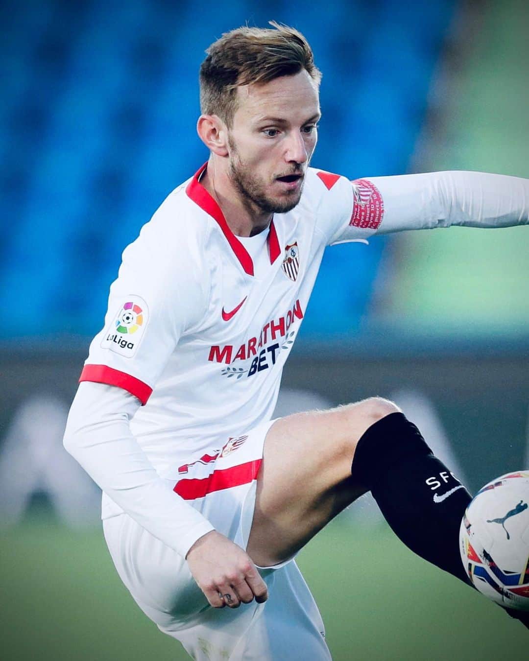 イヴァン・ラキティッチのインスタグラム：「⚽️🔥💪🏻 #VamosMiSevilla #IvanRakitic」