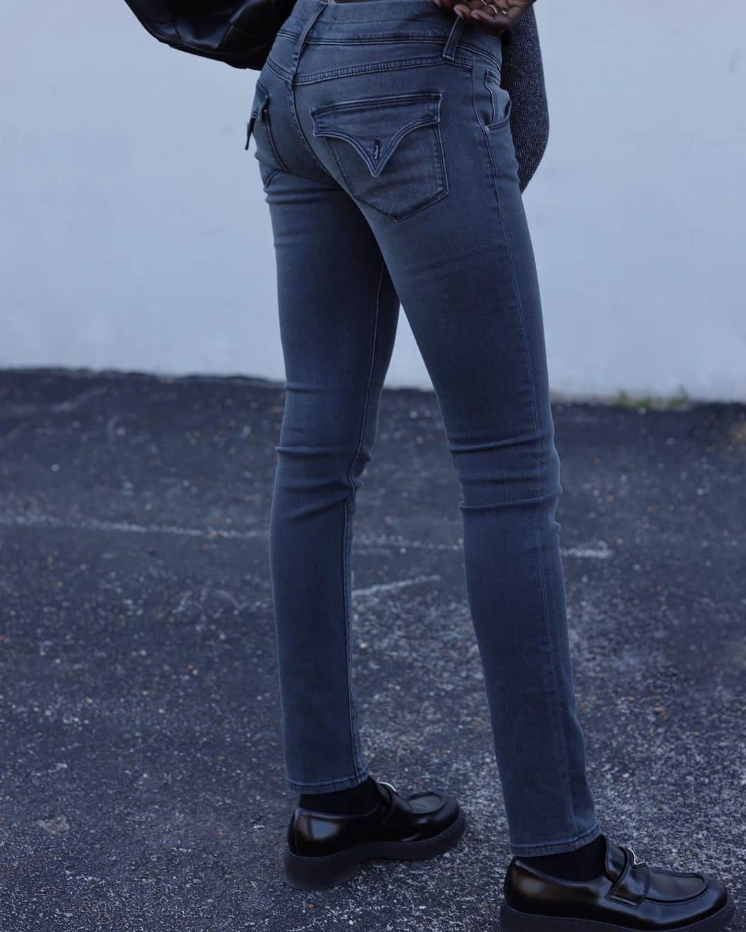 ハドソンのインスタグラム：「If you know you know. Our signature button-flap back pocket jeans worn perfectly by @lefevrediary.」