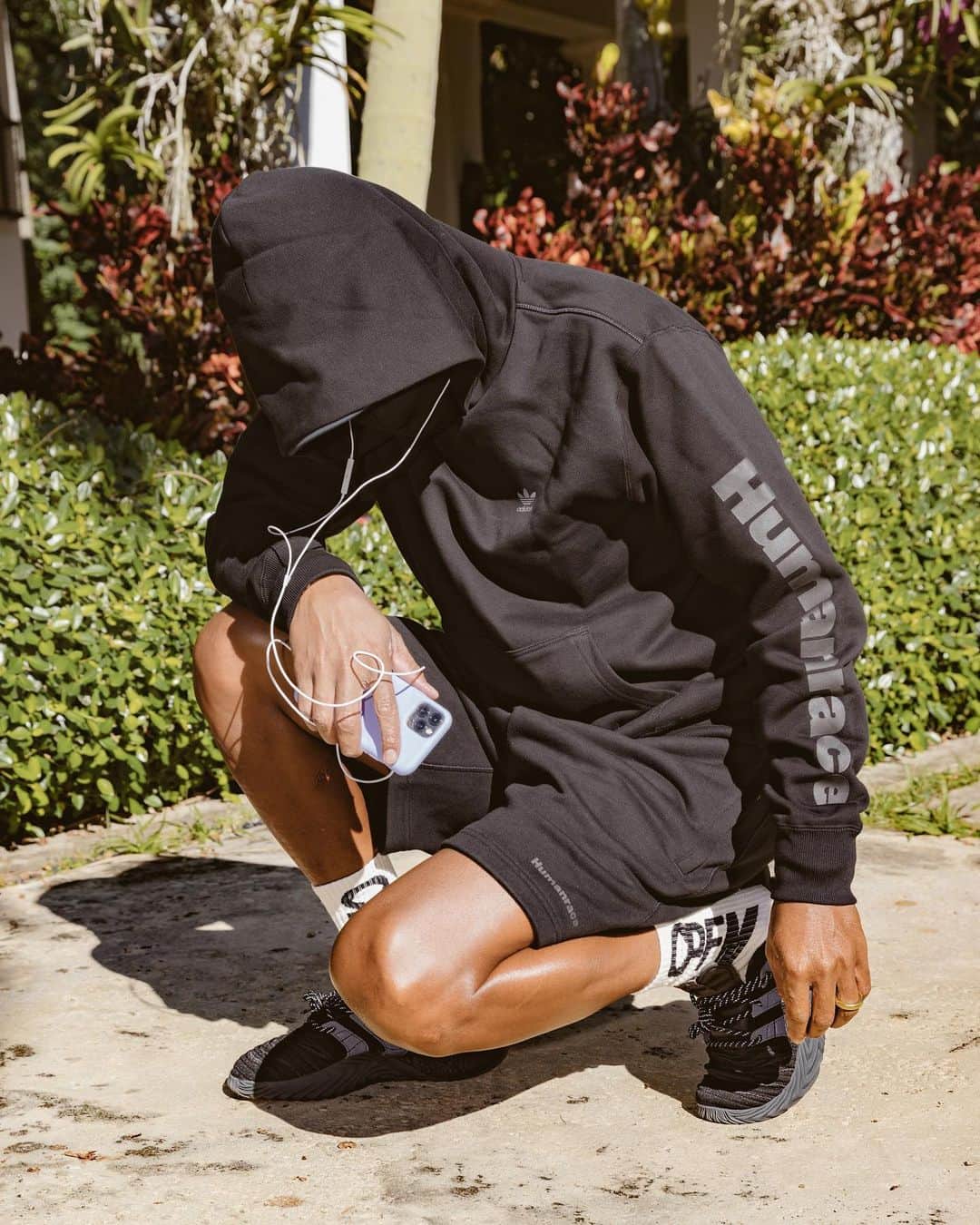 ファレル・ウィリアムスのインスタグラム：「blackblackblack OUT NOW. adidas.com/pharrell」