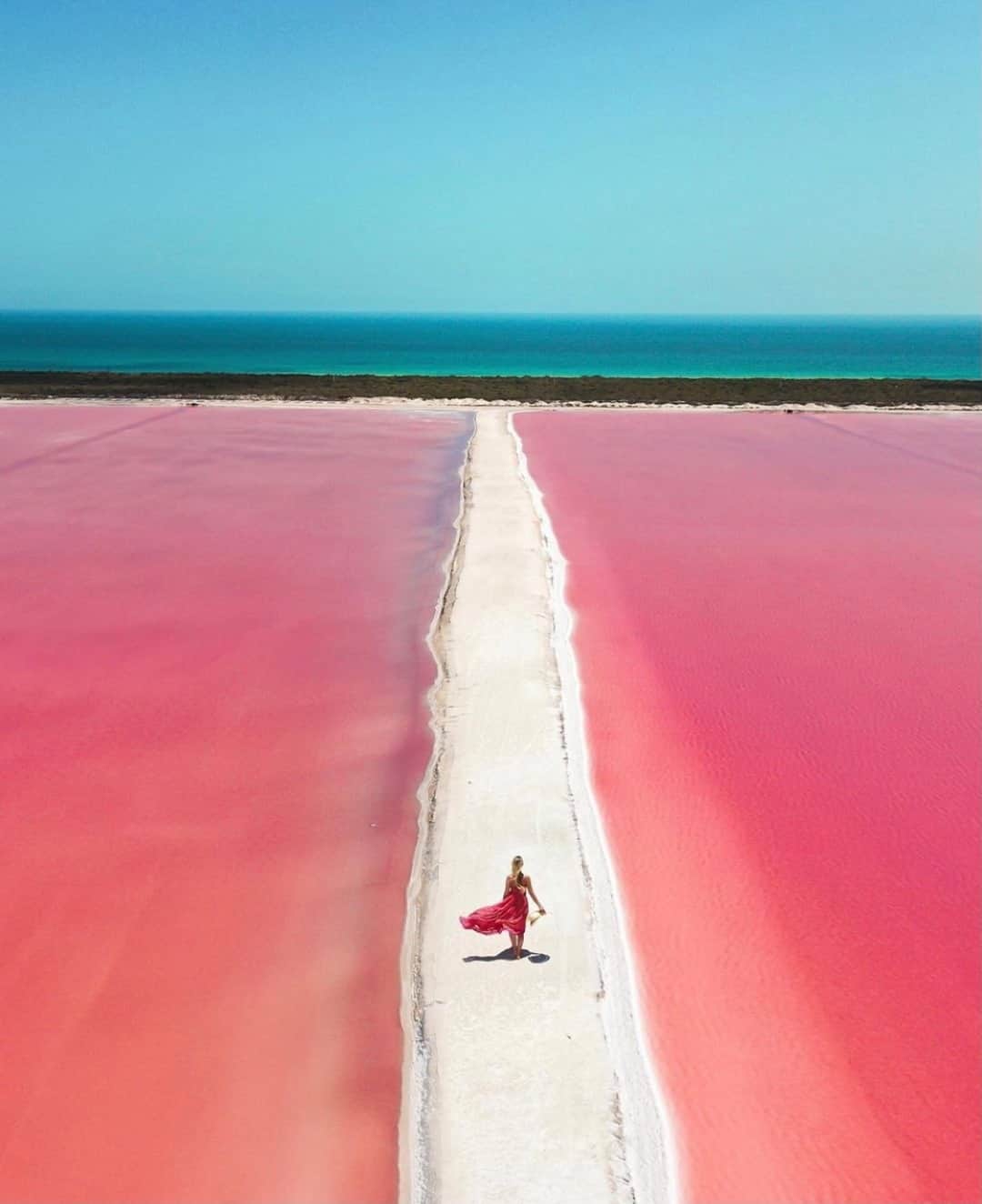 Earth Picsさんのインスタグラム写真 - (Earth PicsInstagram)「Las Coloradas, Yucatán, Mexico 🇲🇽 Have you ever seen this amazing pink lake? 📷 @andathousandwords」12月13日 3時00分 - earthpix