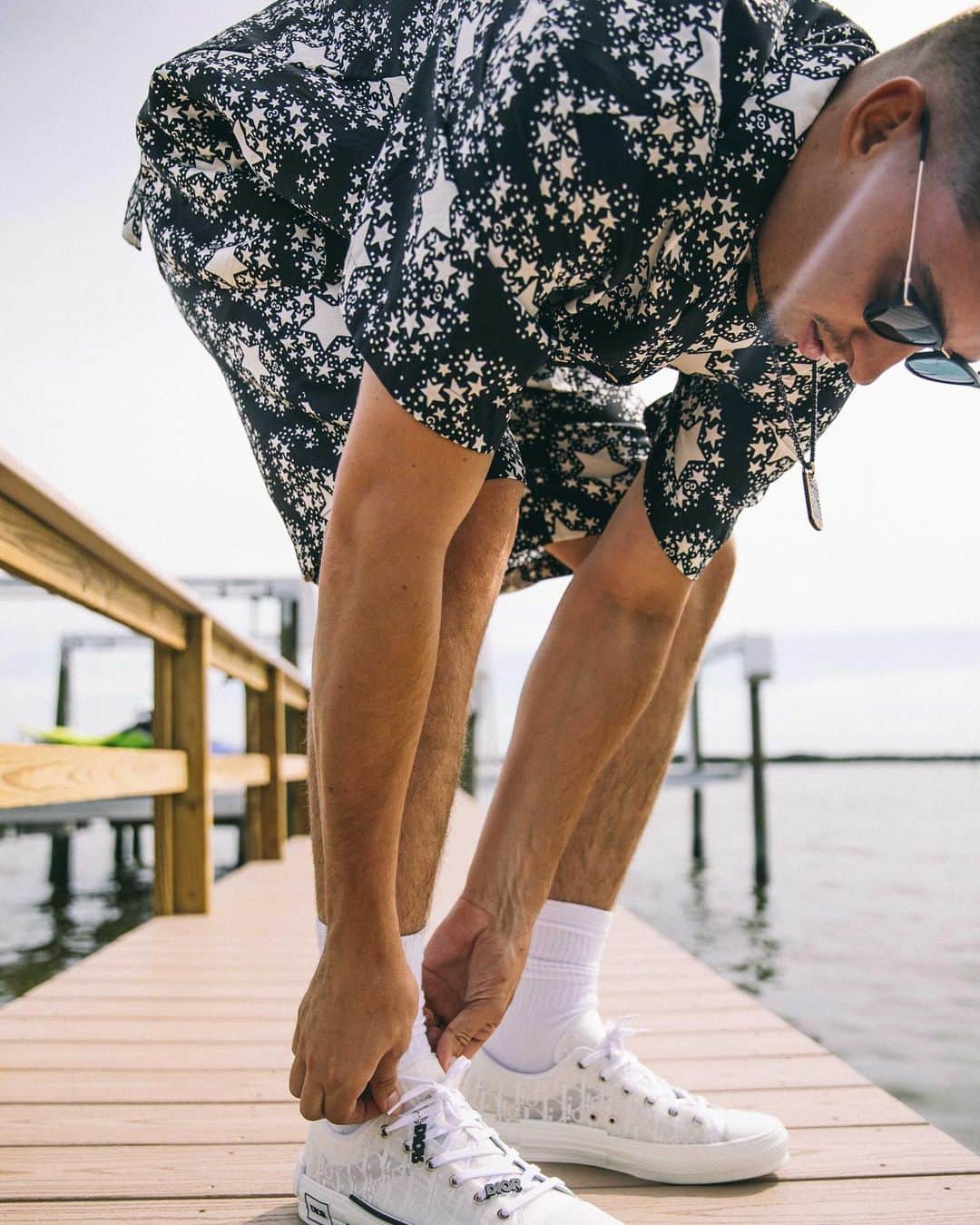 ブレイク・スネルのインスタグラム：「South beach Sneeze 🤧」