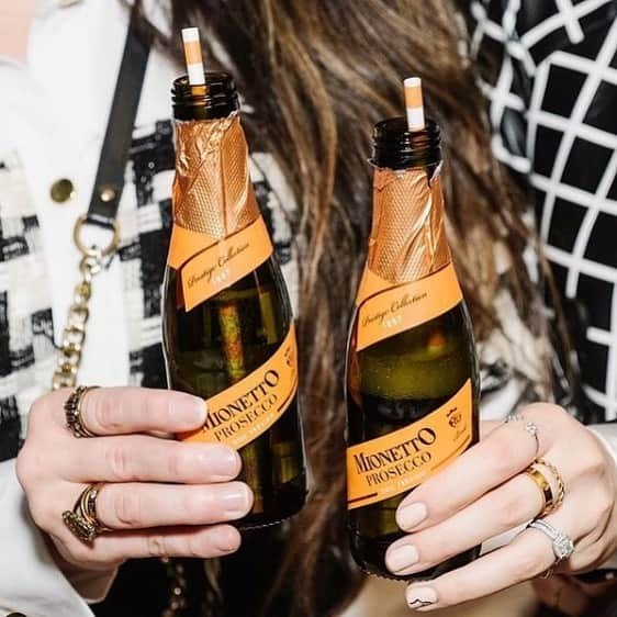 Mionetto Prosecco Montenegroさんのインスタグラム写真 - (Mionetto Prosecco MontenegroInstagram)「Prosecco za dvoje 🥰✨🥂 . .  #mionettoprosecco #valdobbiadene #G3Spirits #montenegro #mionettoME #lifestyle #mionetto #mymionetto #madeinitaly #prosecco #proseccotime #italy #sparklingwine #wine #autumn」12月13日 2時55分 - mionettome