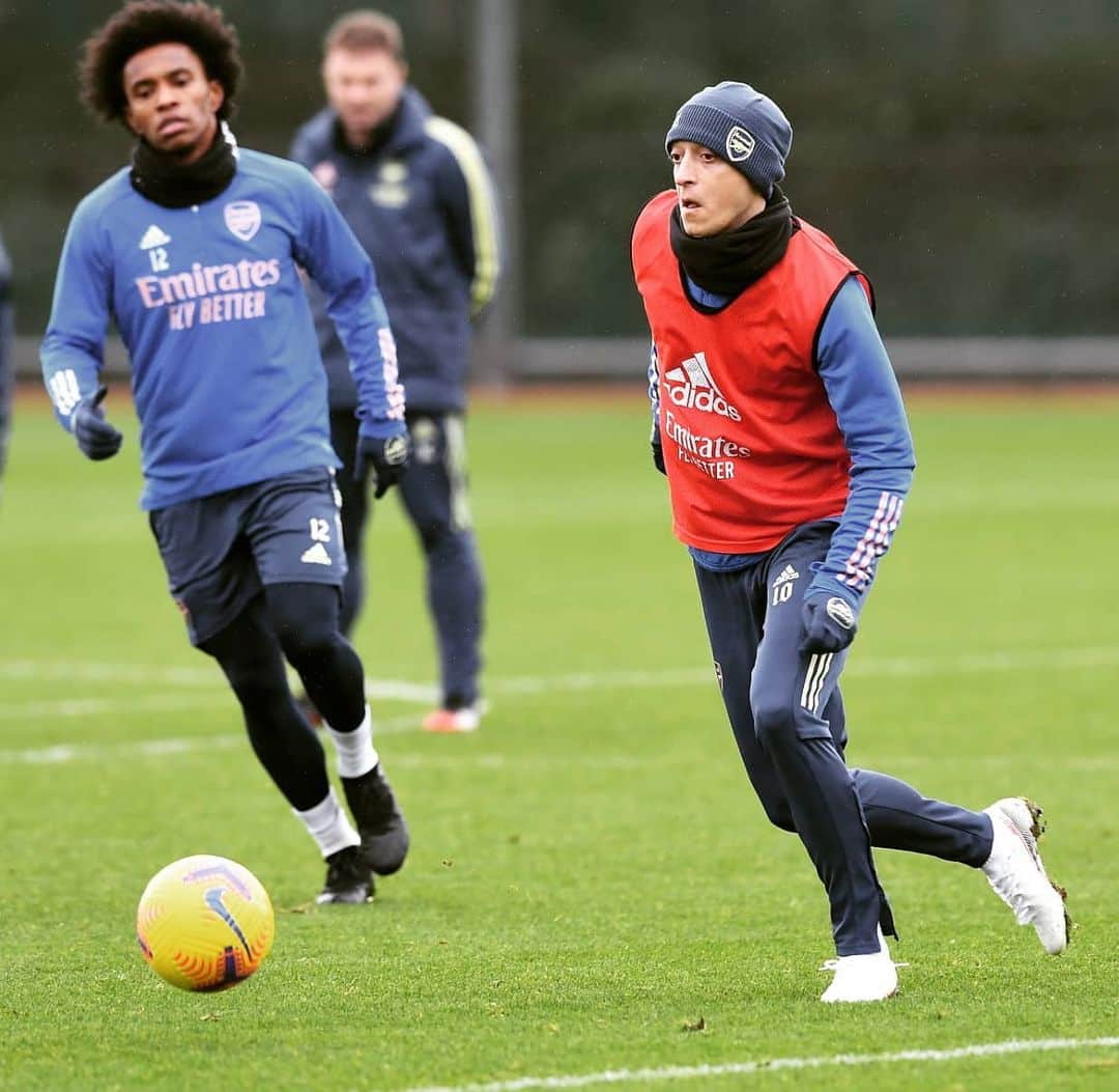 メスト・エジルのインスタグラム：「Focus on yourself & keep pushing 💯💪🏼⚽ #weekendwork #patience #resilience #YaGunnersYa #M1Ö」