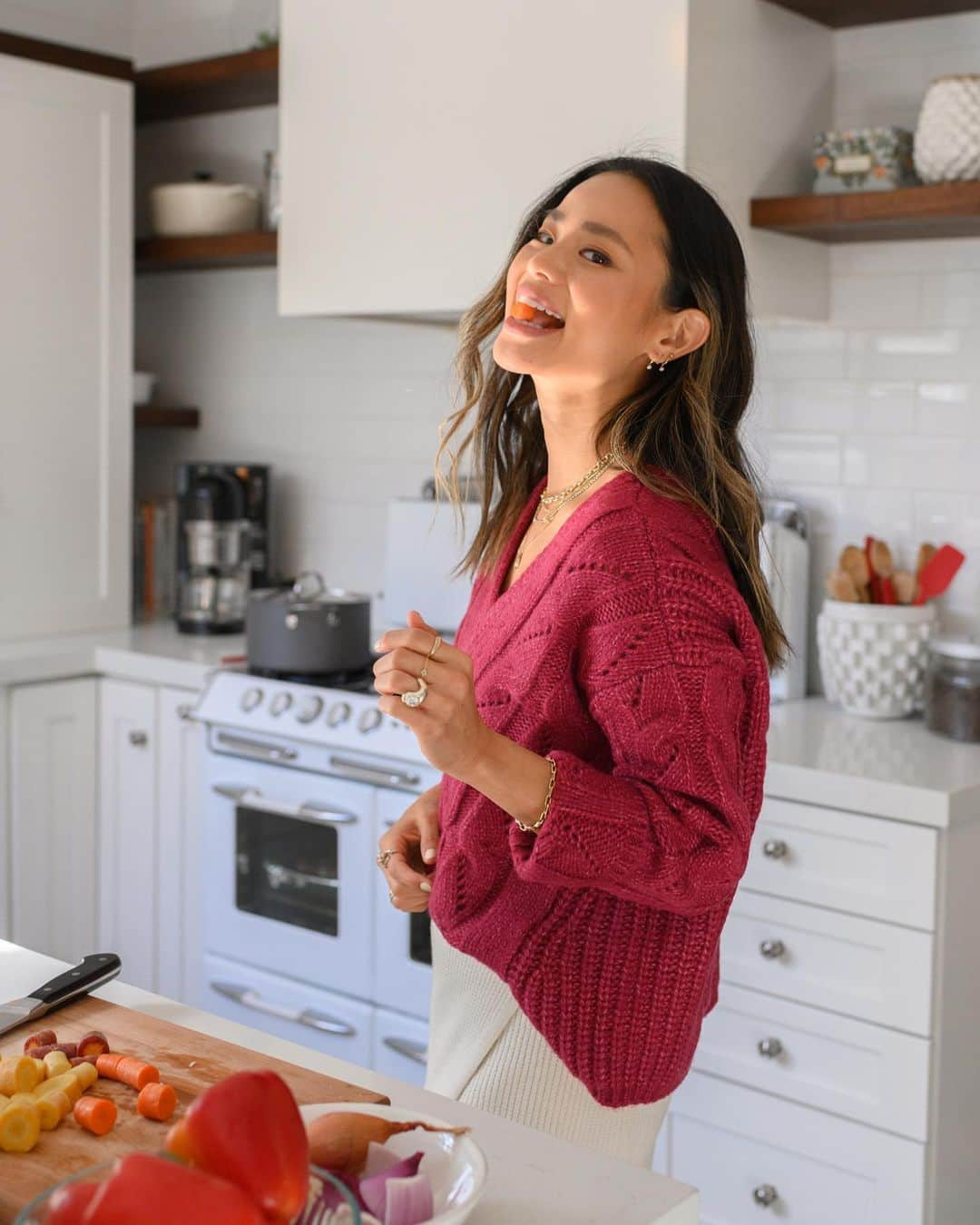 ジェイミー・チャンさんのインスタグラム写真 - (ジェイミー・チャンInstagram)「A meal with me and Anthropologie, head to @Anthropologie to see their story including recipe breakdowns for a no fuss holiday meal party of two! Go to the last slide to see my handsome date!! #AnthroPartner #myanthropologie   📸 @shellyguberek」12月13日 3時22分 - jamiejchung