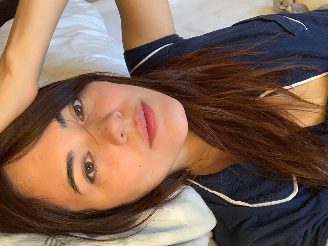 プリシラ・アーンのインスタグラム：「How about some sleepy songs tomorrow night?  IG Live: Sunday at 8pm [Pacific Standard Time] 😴」