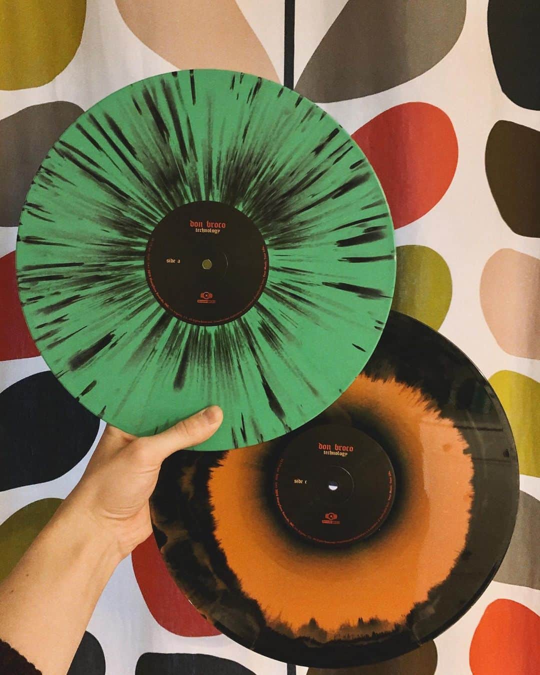 Don Brocoのインスタグラム：「Limited edish Mint Green Splatter 🍵 & Orange Swirl 🍊 Technology vinyl brand new for Xmas over at DONBROCOMERCH.COM Only 250 EVER 🎄🎅🎁  UK - Order before 18th Dec for pre Xmas delivery EU - Order before 16th Dec for pre Xmas delivery   USA/Rest of the World - We will dispatch your order ASAP but cannot guarantee pre Xmas delivery   🤘」