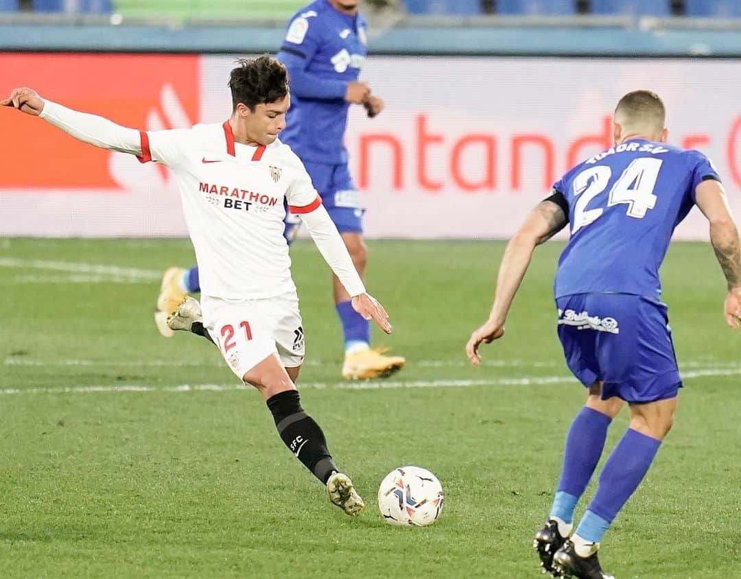 オリベル・トーレスのインスタグラム：「3 puntos que se vienen a Sevilla! Grande equipo! Ahora a pensar en la copa del rey 💪🏼🏆」