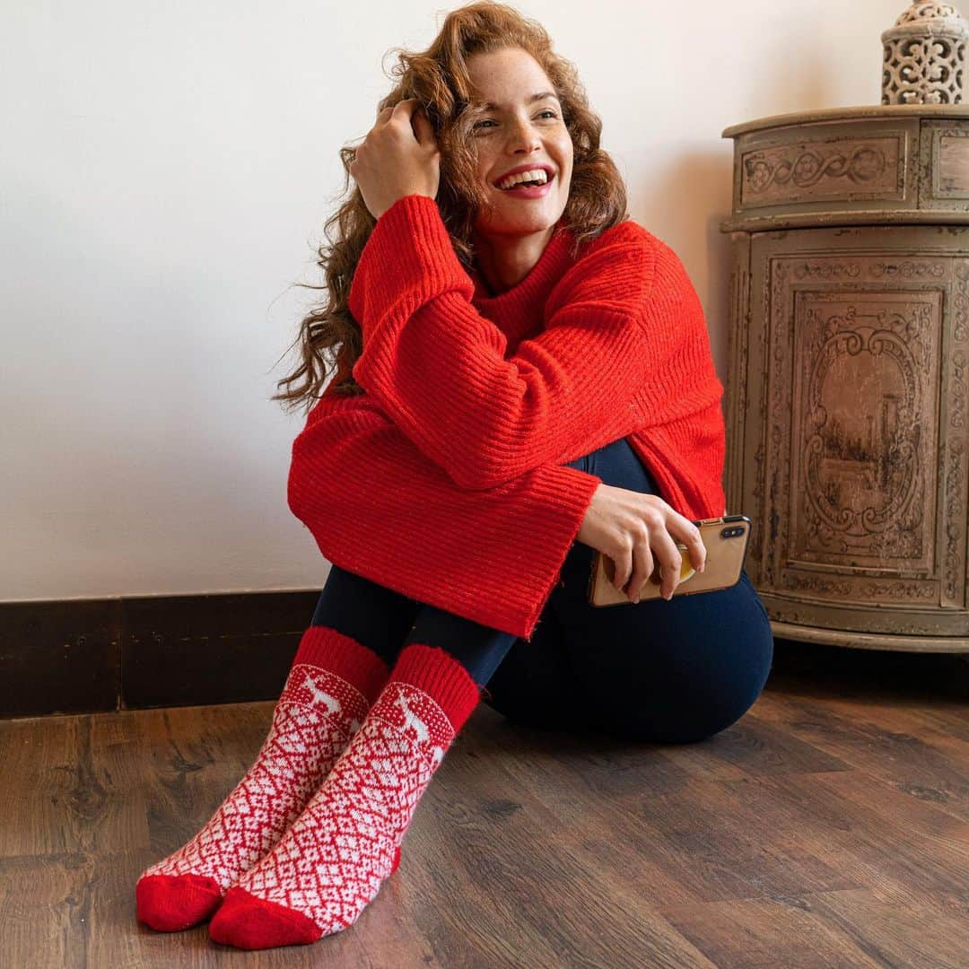 CALZEDONIAさんのインスタグラム写真 - (CALZEDONIAInstagram)「Warm December ✨ Treat yourself with our soft and cozy nordic socks! [FND030 - MODP0035] #CalzedoniaGiftShop #Calzedonia #ItalianLegwear #Socks」12月13日 4時11分 - calzedonia