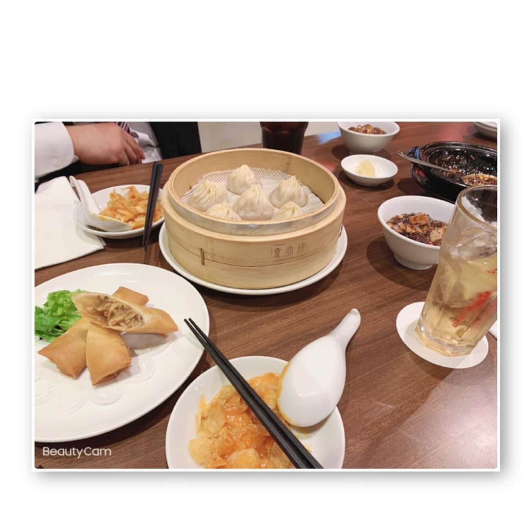 もものインスタグラム：「本日の同伴は、#中華料理 に 連れて行ってくれました(*ˊ˘ˋ*)🎀  特に小籠包美味しかった(*´꒳｀*)  いつも、遠くから会いに来てくださって 本当にありがたい(ˊo̴̶̷̤  ̫ o̴̶̷̤ˋ)  #千葉 #キャバ嬢 #同伴 #高級キャバクラ #高級ラウンジ #高級クラブ  #ヘアアレンジ  #ガーリー #サラサラ #ロング #ヘアアレ #いいね返し #夜職の人と繋がりたい  #Instagram #instagood #f4follow」