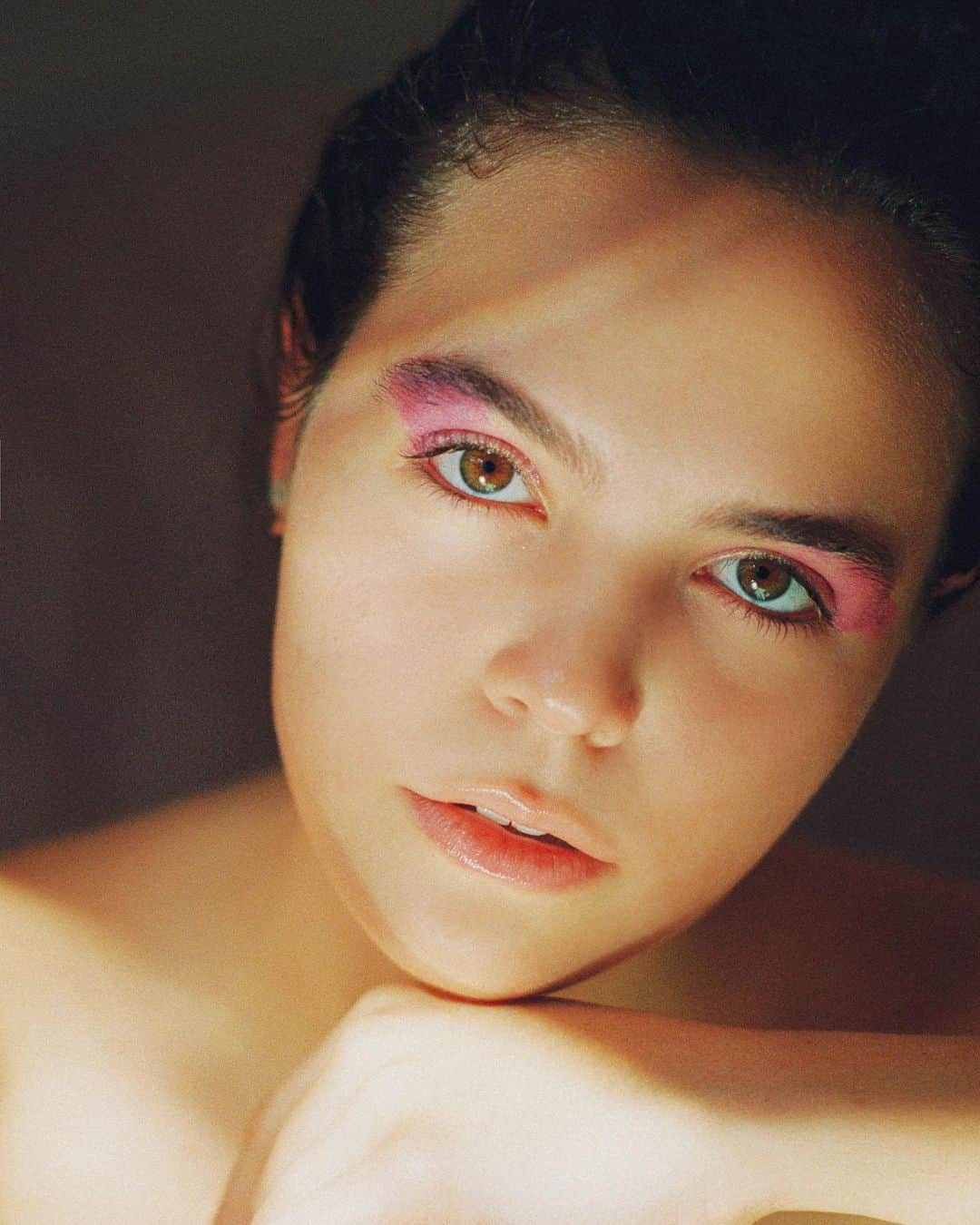 ベイリー・マディソンのインスタグラム：「A little touch of pink with @cibellelevi on 🎞」