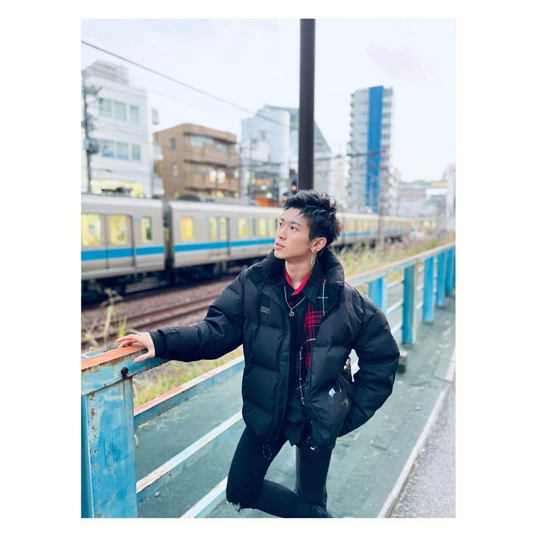 岡田鷹斗さんのインスタグラム写真 - (岡田鷹斗Instagram)「町田で黄昏れる26歳。 電車は700系(東海道・山陽新幹線)が好きです。  いかにも速いとされるあのフォルムは僕のスーパートレイン🚄  #電車　#新幹線　#ここの線路は新幹線走らない　#電車よく乗るのは総武線　#半蔵門線　#follow me  #nevagiveup #岡田鷹斗　#イケメン男子  #イケメン」12月13日 10時01分 - okada_takato