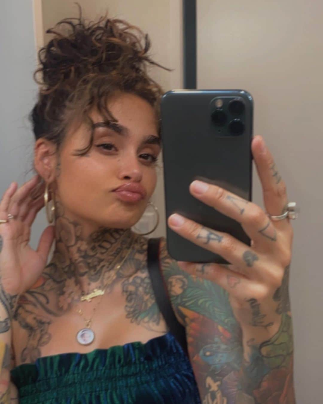 ケラーニさんのインスタグラム写真 - (ケラーニInstagram)「back in the day when i still took selfies and went outside.」12月13日 9時58分 - kehlani