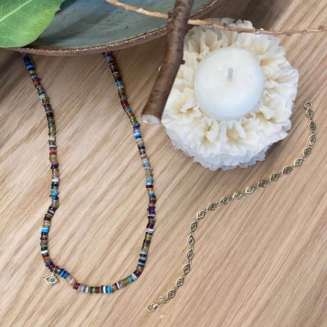 のインスタグラム：「Sydney Evan has popped up at @Erewhonmarket Silverlake just in time for the holidays!   Visit the Erewhon Holiday Shop this month to shop our curated selection of SE gift picks.  While you’re there, be sure to stop next door at Erewhon for a delish @FrenchSquirrel.co beret!  📍 Erewhon Silverlake Community Room 4121 Santa Monica Blvd, Los Angeles, CA 90029 December 1-31, 10am-7pm (closed Christmas Day)」
