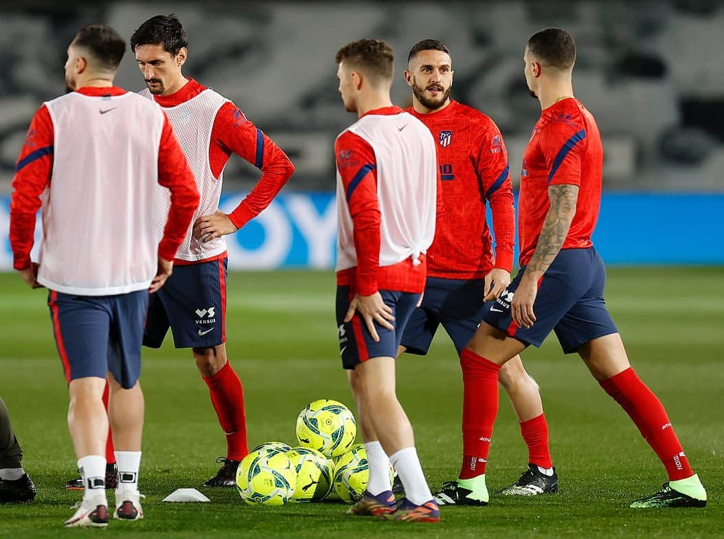 アトレティコ・マドリードさんのインスタグラム写真 - (アトレティコ・マドリードInstagram)「Ready? 🔥  🔴⚪ #AúpaAtleti ⚽ #RealMadridAtleti」12月13日 4時46分 - atleticodemadrid