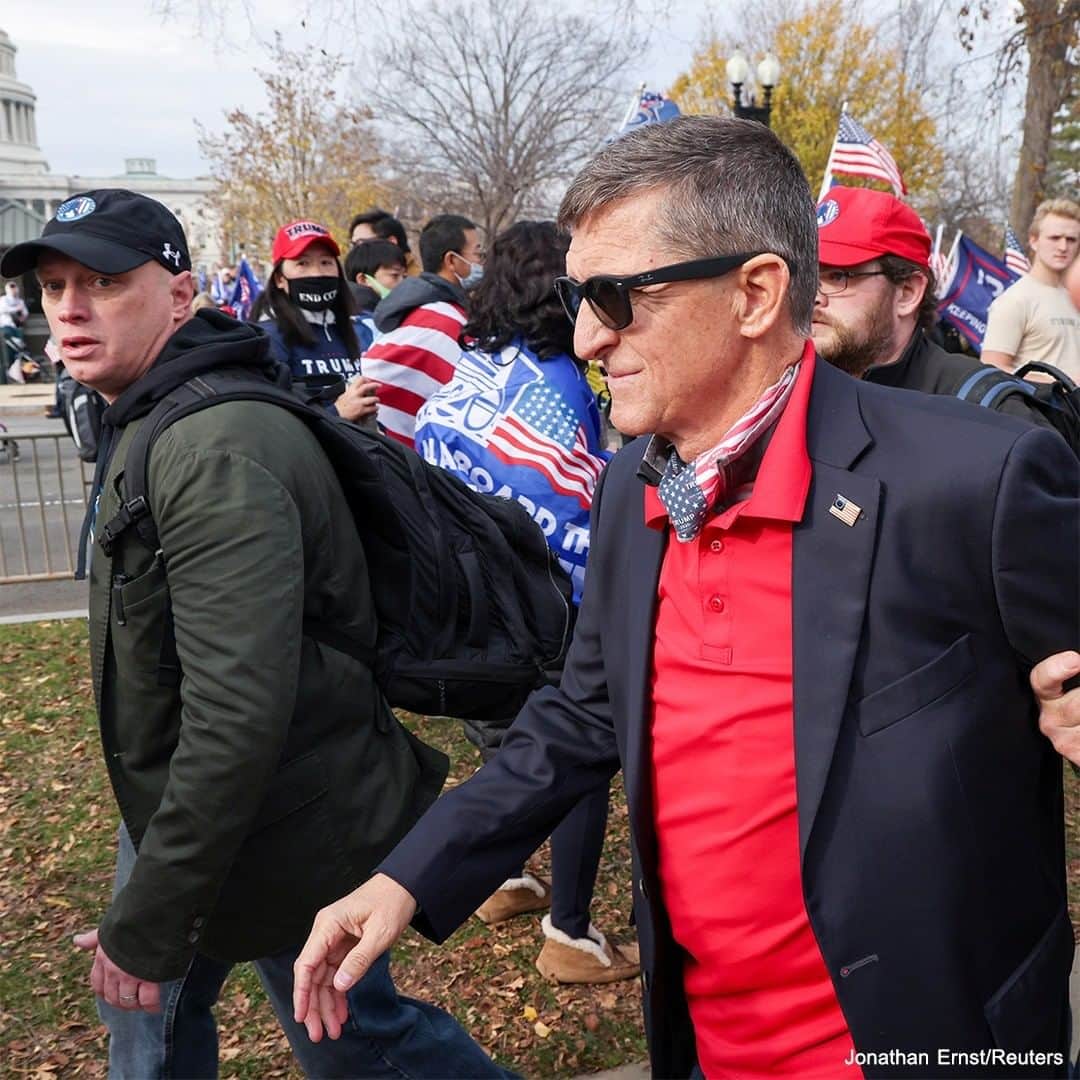 ABC Newsさんのインスタグラム写真 - (ABC NewsInstagram)「Former U.S. national security adviser Michael Flynn—who pleaded guilty to lying to the FBI during the Russia investigation and has since been pardoned by Pres. Trump—was seen at a march in Washington, D.C., where demonstrators were protesting the 2020 presidential election outcome. #protesting #michaelflynn #washingtondc #election2020」12月13日 4時51分 - abcnews