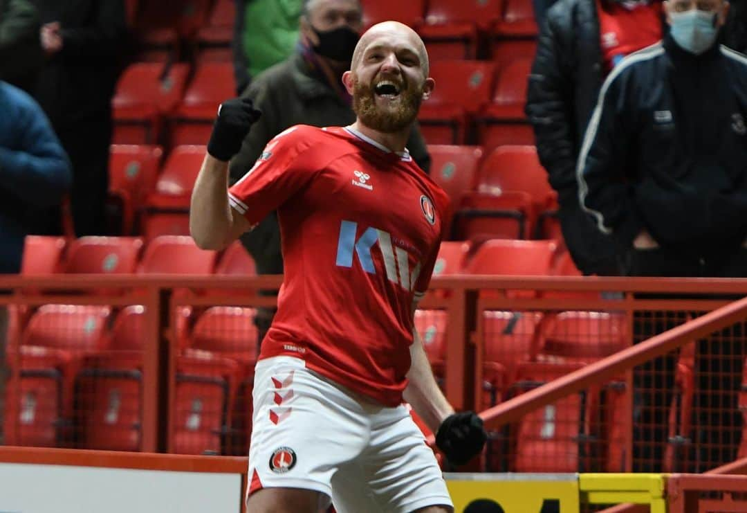 ジョナサン・ウィリアムズのインスタグラム：「Enjoyed that one 😅 great win , happy to get another goal . Thank you for your support 🙌 #cafc 🔴⚪️」