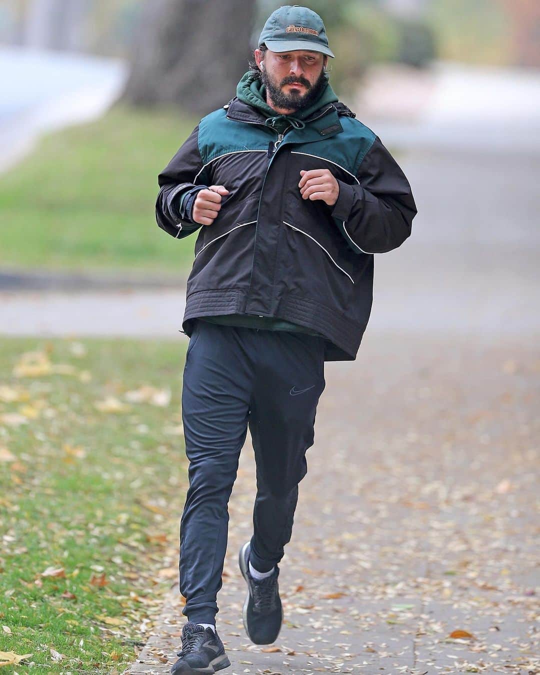 Just Jaredさんのインスタグラム写真 - (Just JaredInstagram)「Shia LaBeouf was spotted on a Saturday morning run after speaking out in response to FKA twigs’ lawsuit against him. Tap this photo at the LINK IN BIO to find out what he said. #ShiaLaBeouf Photo: Backgrid」12月13日 5時15分 - justjared