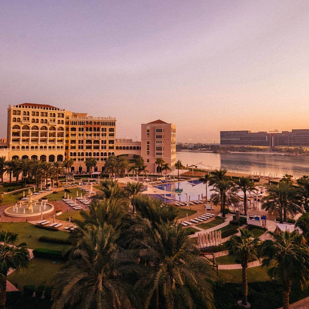 のインスタグラム：「#RCMemories from Abu Dhabi — looking back on the captivating views and thrilling moments from last year’s final race weekend with @mercedesamgf1. We can’t wait to watch 2020 speed to a close at Yas Marina this weekend, as we congratulate Champion @lewishamilton, @valtteribottas and team on another historic season!」