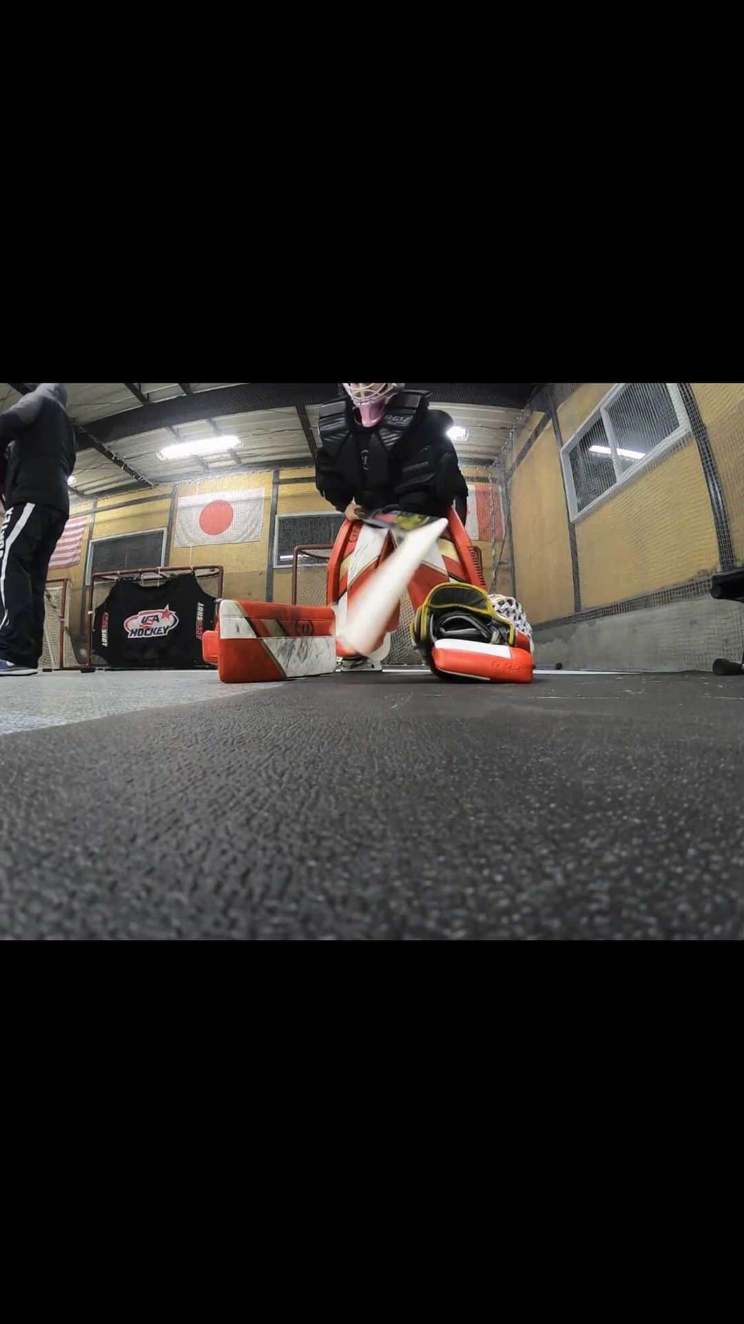 藤本那菜のインスタグラム：「-Let's start- Nachi🏒「10pucks challenge〜!!」 me🥅「(ok〜)」  me🥅「Do you have a low shot?(I mean, be careful the camera is between us)」 nachi🏒「Nope!(I know it)」  after hit on the post, Nachi🏒「Ahh!」 (puck roll over the floor...and then small hit the camera) me🥅「Oops..(is it Ok..?)」 Nachi🏒「(maybe)」  it was a bit off but continue the shoots(game)〜  Nachi🏒「Nooo〜!!」  me🥅「Yhea〜(I won!)」 Nachi🏒「I lost!」  next🎥▶︎ additional game(5pucks)  別角度からの動画はこちら▶︎ @densohokkaido.athlete   #icehockey #goalie #shootinggame #homegym #syntheticice」