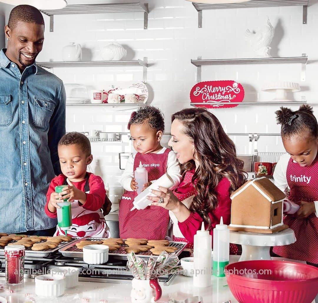 クリス・ボッシュさんのインスタグラム写真 - (クリス・ボッシュInstagram)「I guess you could say I have been preparing for Sugar Rush Christmas for years 😂. But I’ve always loved my time in the kitchen, especially when it’s with my family. This is is one of those traditions that @mrsadriennebosh and I always try to uphold because of how many great memories it has for our family. Yes this holiday season may look different, but it’s the same traditions that keep me going year after year💪🏿 #BoshHoliday #BoshFamily」12月13日 5時53分 - chrisbosh